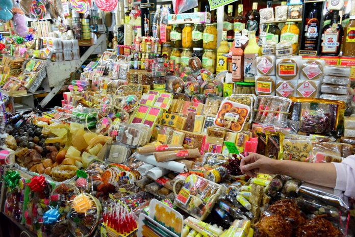 Mercado de dulces y artesanías en Morelia