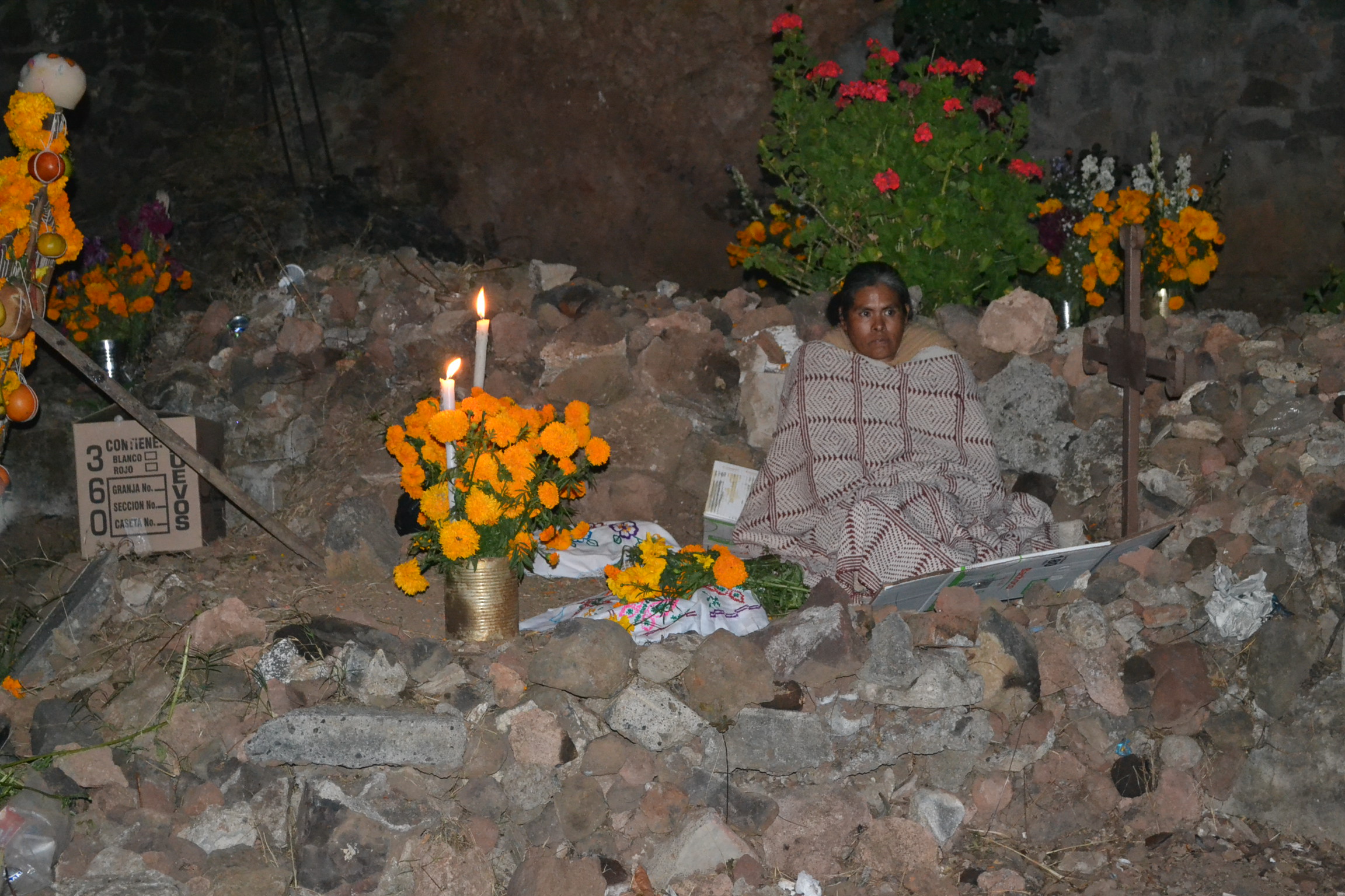 Isla de Janitzio en Michoacán, noche de muertos.