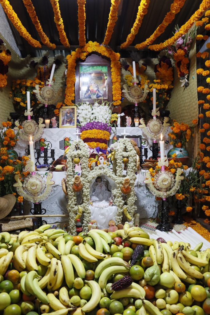 Santa Fe de la Laguna en Noche de Muertos en Michoacán