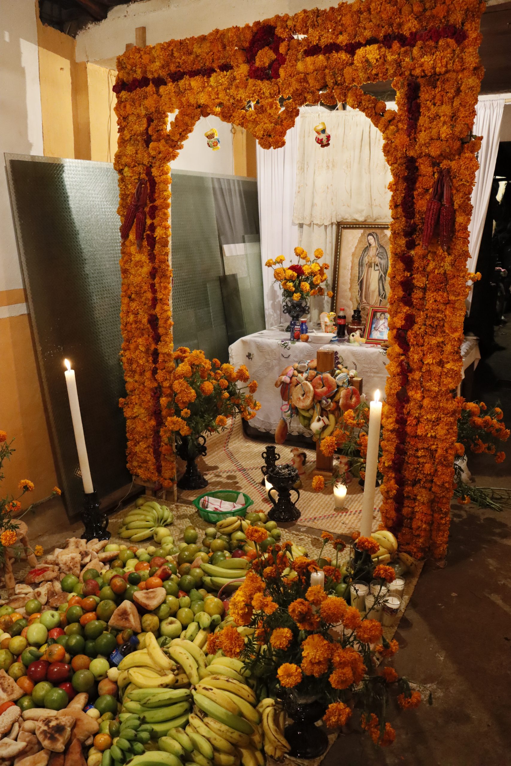 Altar de muertos en Santa Fe de la laguna en dia de muertos