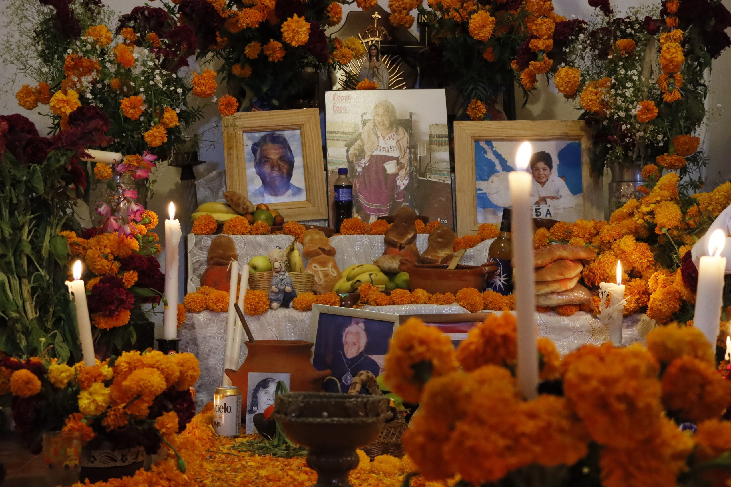 Altar en Santa Fe de la Laguna en las celebraciones Día de Muertos