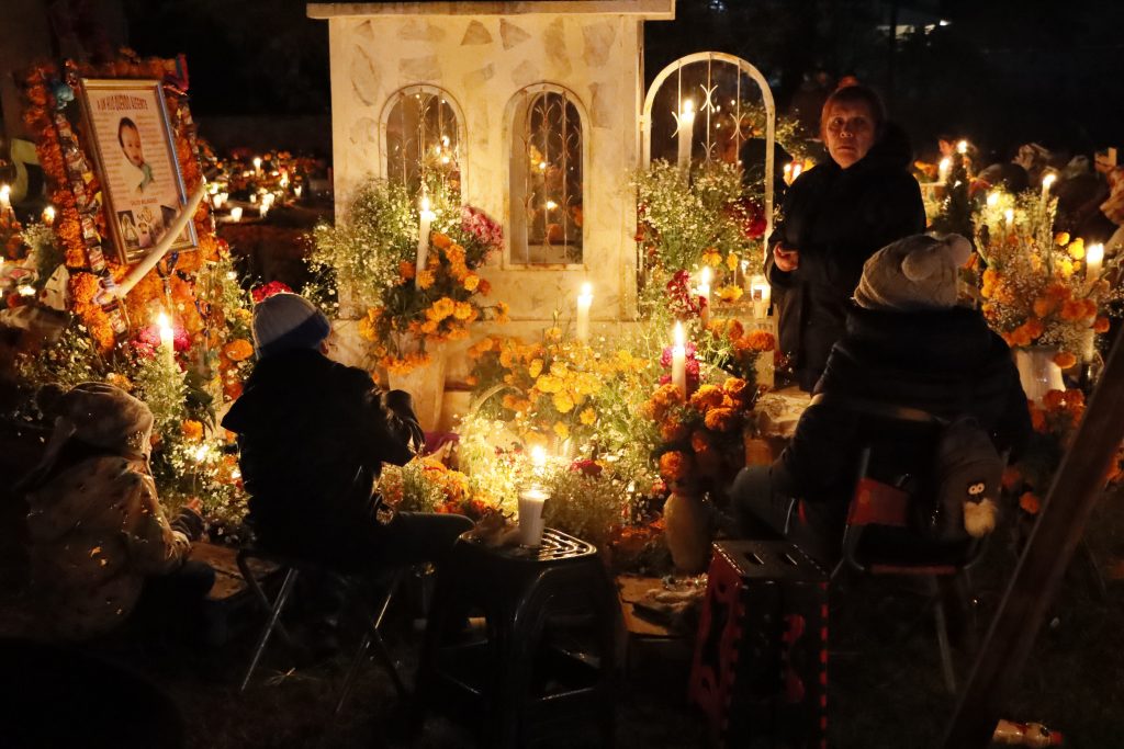 Día de Muertos en el Panteón San Gerónimo Purenchencuaro 