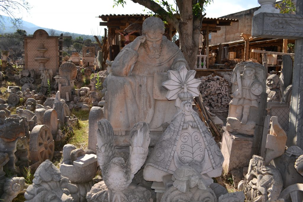 Artesanía en cantera en Tzintzuntzan 