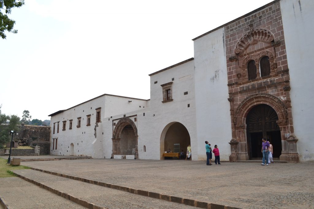 Templo y Ex Convento de  Santa Ana en Tzintzuntzan 