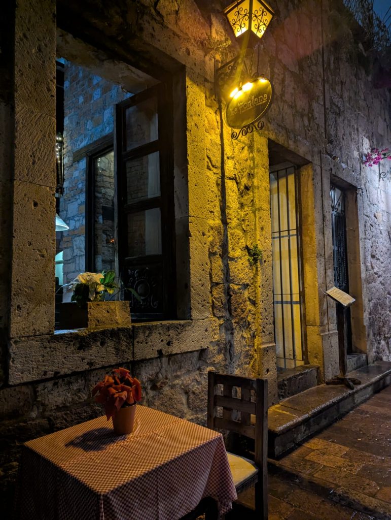 Restaurante La Fontana Piano Bar del Callejón del Romance 