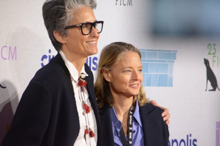 Jodie Foster llega al FICM para respaldar el estreno del cortometraje de su esposa