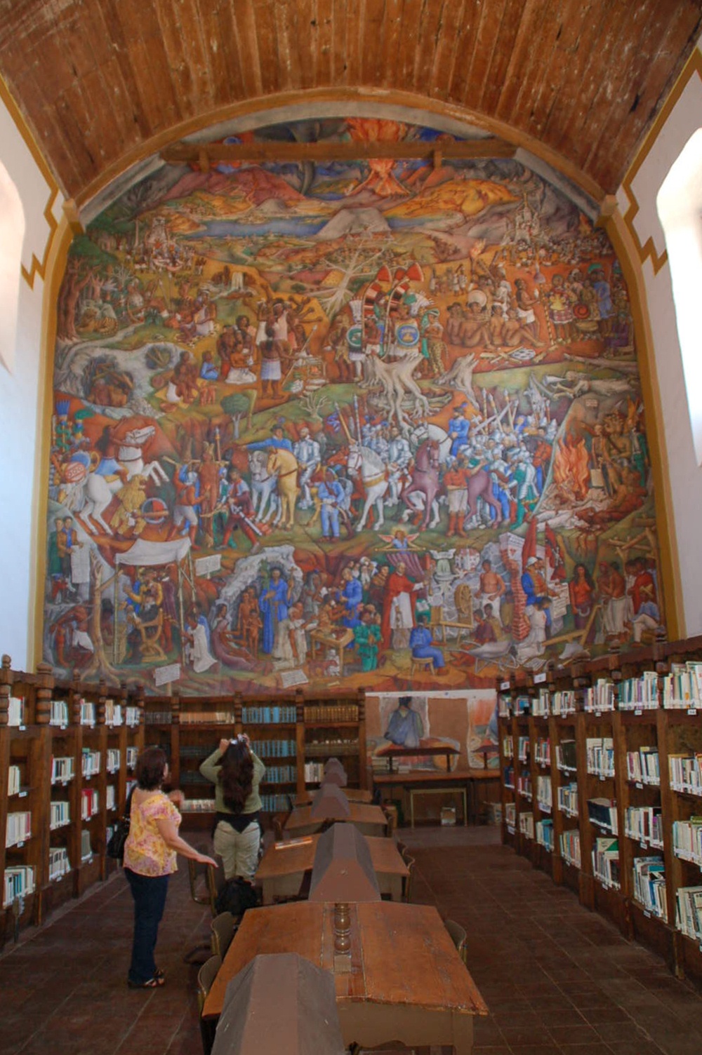 Biblioteca Publica del Pátzcuaro ex templo de San Agustín.  Sin duda otro lugar recomendado para visitar. 